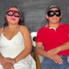 Hotwife cachonda es follada por desconocido en Glory Hole frente a su cornudo esposo
