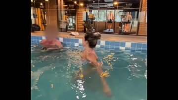 I seduced the well-endowed guest at the hotel pool, took him to my room to fuck me in front of the cuckold and have him cum in my mouth